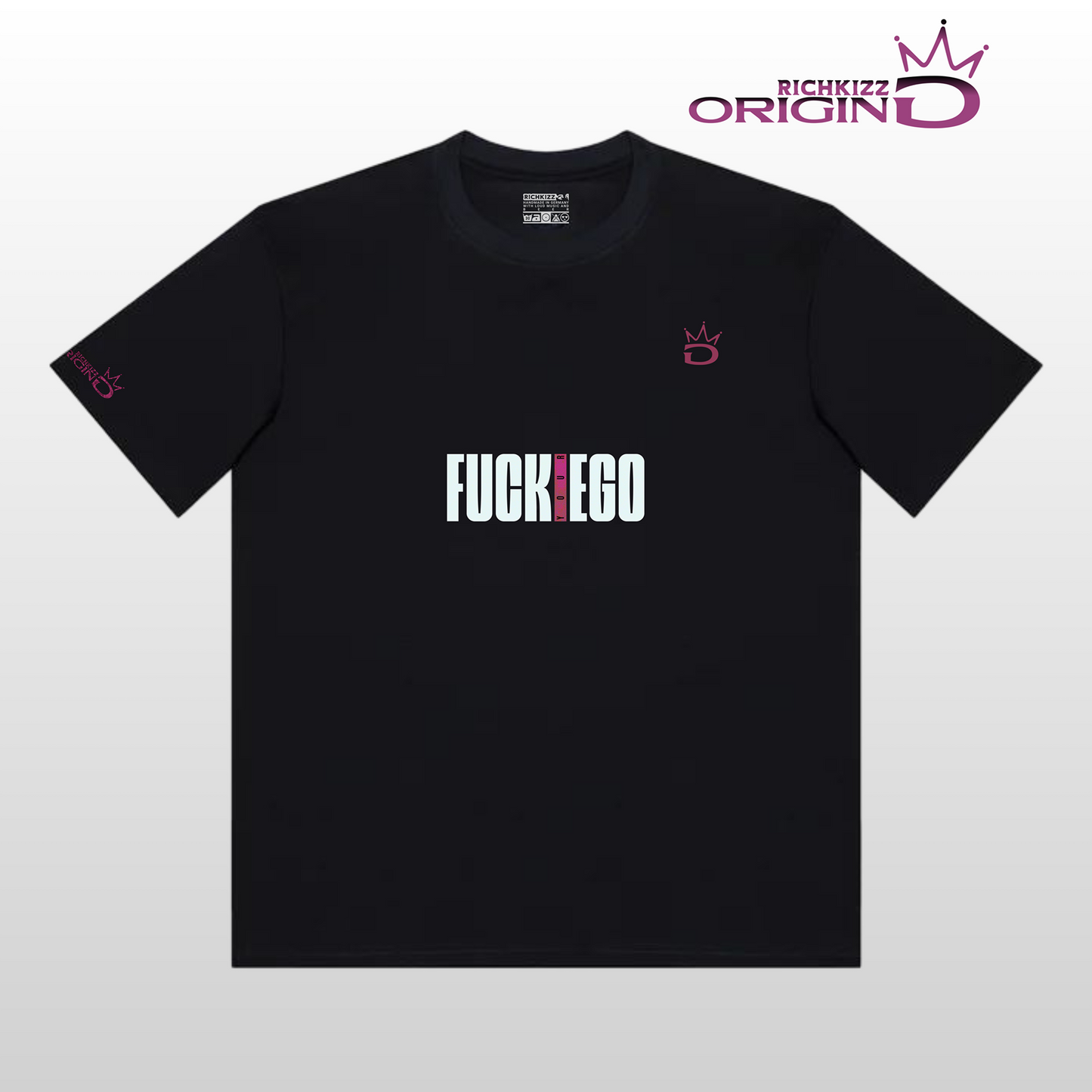 Perfektion in einem T-Shirt! Provokant freches Herren T-Shirt in Relaxed Fit, gefertigt aus 100% hochwertigster Pima-Baumwolle. Mit Front, Ärmel und Backprint "EGO". 100% Made in Germany,100% edelste Pima,Baumwolle, 100% akkurate, Verarbeitung von Hand
knitterfrei und kein zupfen, dieses Shirt, fühlt sich an wie Seide, langlebiger DTF Print, fette 260GSM, Streetwear gepaart mit Luxus, Farbe Schwarz