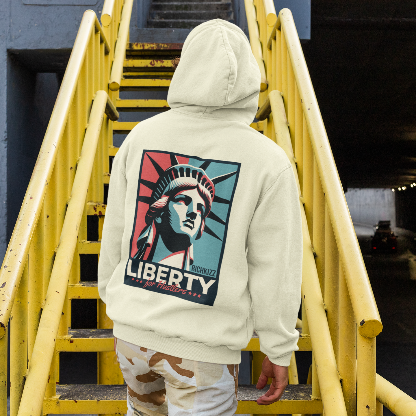 Streetwear Hoodie für Männer USA Liberty Motiv, cooler Backprint Freiheitsstatue, Sweatshirt Herren gelb blau