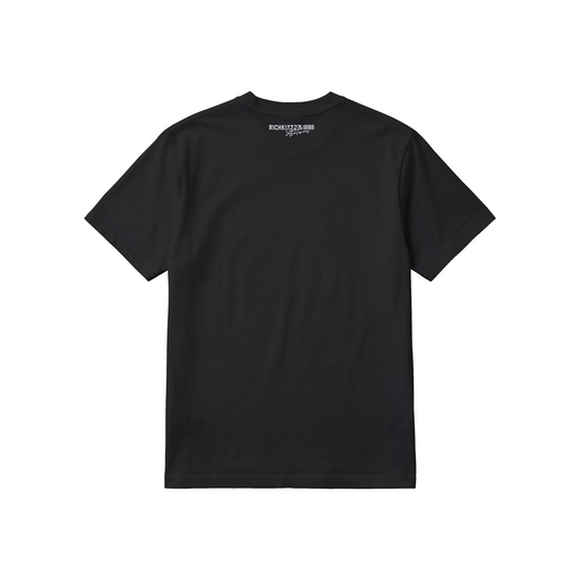 Freches schwarzes Herren streetwear T-Shirt in normaler Passform . Der Dolls Fun-Print, kommt wie gewohnt zweideutig. Das hochwertig verarbeitete Bio-Baumwolle Shirt, ist Teil der OriginG Kollektion und wird bei uns im Haus Handgefertigt.
• 100% gekämmte ringgesponnene Bio-Baumwolle
• 180 GSM
• eingesetzte Ärmel
• 1x1 Rippstrick am Ausschnitt
• abgesetztes Nackenband