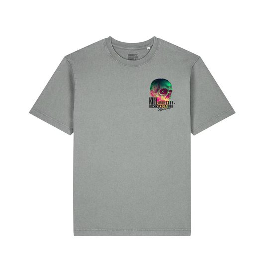 Das Premium Boxy Herren Oversized TEE OffGrid, überzeugt mit schwerer 240GSM Bio-Baumwolle, angesetzten Ärmeln und einem coolen, leicht rauen Stoff in der Trendfarbe Washed Grey. Mit kontrastierendem Nackenband und breiten Doppelnähten ist es bequem, langlebig und garantiert cool. Der auffällige Off-Grid Print, ein klares Statement gegen Mainstream und Langweiler. Dieses Streetwear Shirt wird nach deiner Bestellung in Deutschland handgefertigt, ein echtes Unikat!