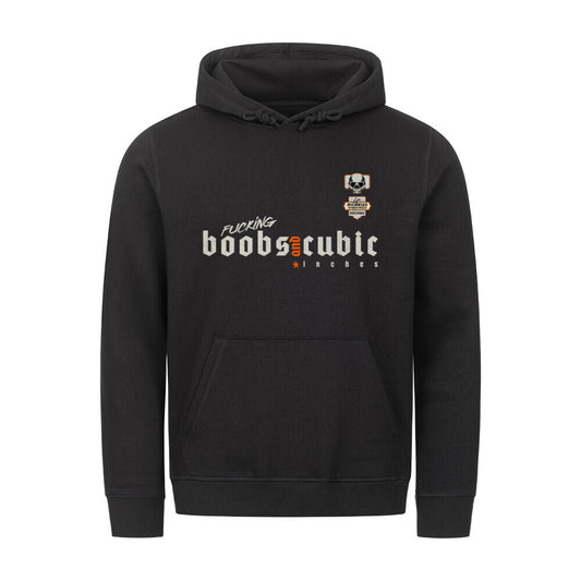 Klassischer Kapuzenpullover mit Bauchtasche in normaler Passform aus unserer BAD NEIGHBOR Kollektion. Lass den V-Twin knallen, deine Nachbarn wird es freuen. 85% gekämmte ringgesponnene Bio-Baumwolle, 15% Polyester 280 GSM eingesetzte Ärmel Kapuze mit Jerseyfutter runde gleichfarbige Kordelösen an der Kapuze mit Knopflochstich eingefasst Nackenband am Halsausschnitt mit Fischgrätmuster abgesetzter Halbmond im Nacken 1x1 Rippstrick an Ärmelenden und unterem Saum Flatlock-Absteppung auf all