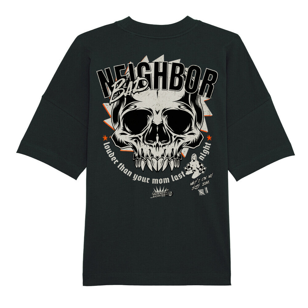 Lässiges provokantes Streetwear T-Shirt im Oversized Schnitt aus unserer BAD NEIGHBOR Kollektion. Lass den V-Twin knallen, deine Nachbarn wird es freuen, 100% gekämmte ringgesponnene Bio-Baumwolle, eingesetzte Ärmel, überschnittene Ärmelansätze, 1x1 Rippstrick an schmalem Ausschnitt, abgesetztes Nackenband, aus Eigenstoff, breite Doppelabsteppung an Ärmelenden und unterem Saum, Richkizz, Farbe schwarz