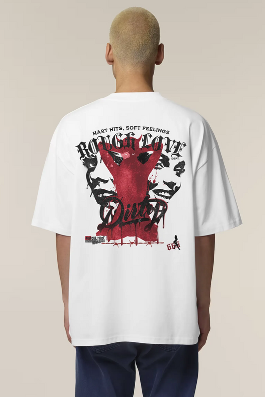 Herren Oversized TEE -Shirt mit extra hohem Kragen, Rough Love 666 ist eines unserer provokantesten Designs dieses Jahr. Außerdem kommt das Shirt für echte Männer im neuen Schnitt und aus ringgesponnener Bio-Baumwolle, was es zu einem echtem Premium Streetwear Piece macht. 200GSM sind fett aber immer noch angenehm im Sommer zu tragen, weißes Männer shirt weit geschnitten mit krassem bdsm style Motiv