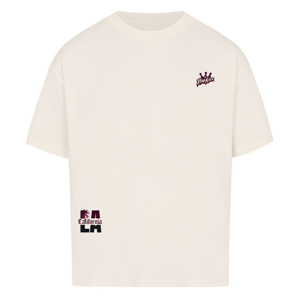 Unser ausgefallenes Herren-Shirt in Oversized-Schnitt, ist ein absolutes will ich haben Piece für diesen Sommer. Mit dem coolen L.A.-Print wird dieses Shirt zum Hingucker und verleiht dir einen legeren und exzentrischen Look.
100% Baumwolle, 240 GSM, Drop Shoulders, innen und außen gebrusht