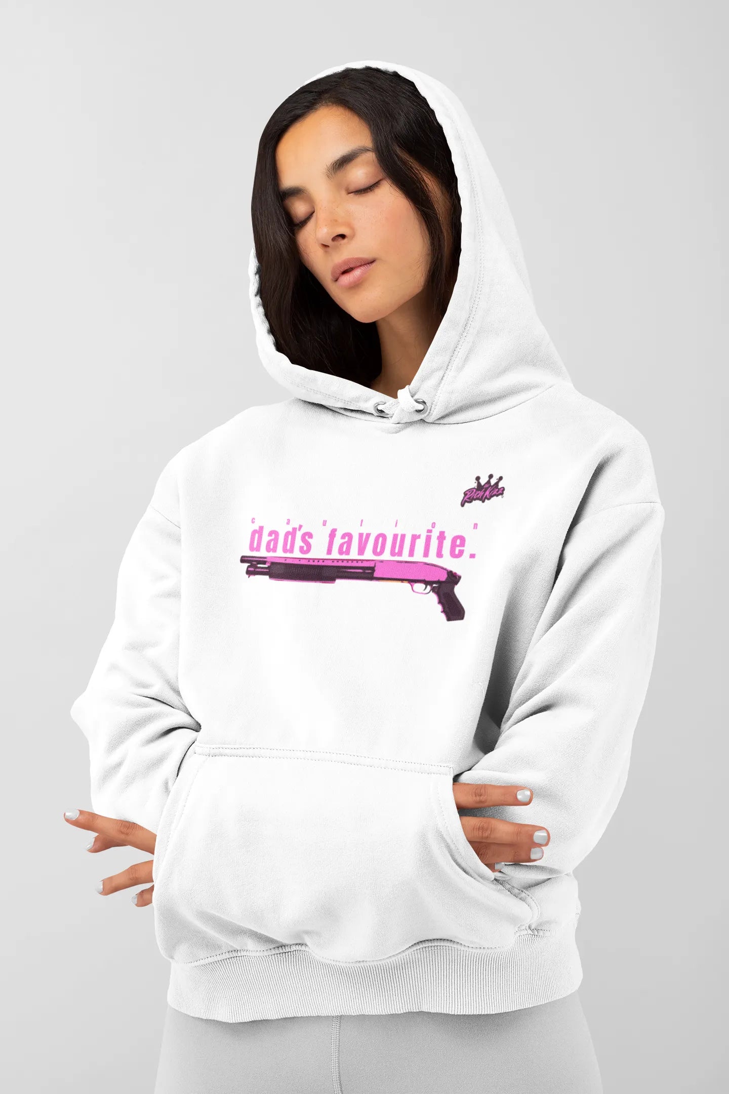 Premium Hoodie im gemütlichen Unisex Schnitt. Leg dich nicht mit Daddy's Liebling an! Weisser Hoodie Frauen mit Print Richkizz Streetwear