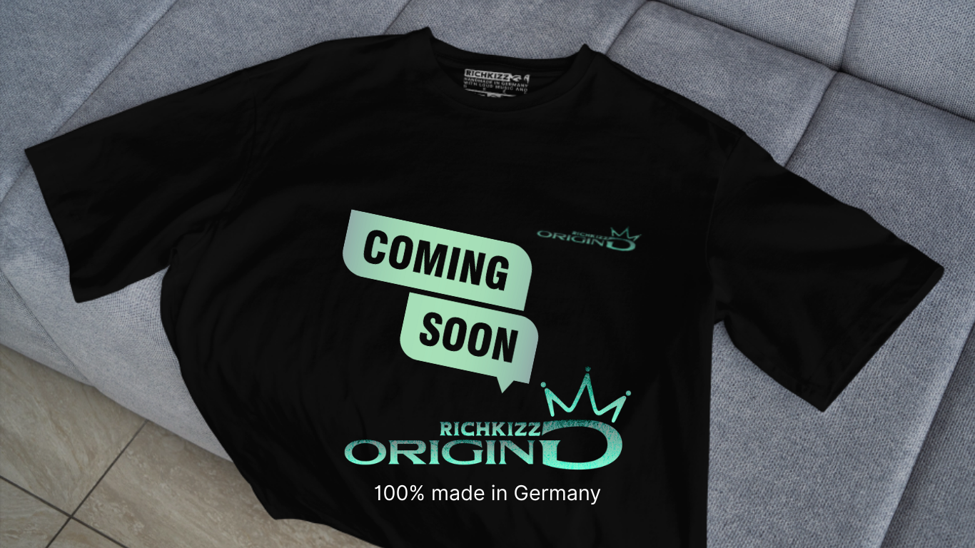 Premium Basic T-Shirt – 100 % Made in Germany Extrem hochwertig, radikal ehrlich: Unsere Pima T-Shirts aus edler Pima Baumwolle setzen neue Maßstäbe. Vollständig in Deutschland produziert – ein fast einzigartiges Statement in der Streetwear-Welt.