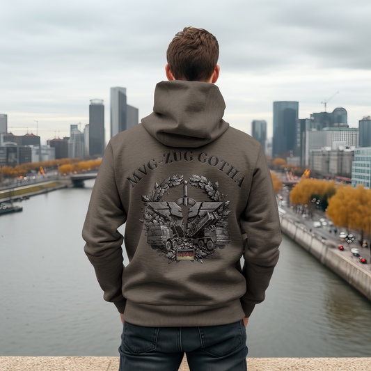 Der 131 Custom Hoodie, begleitet dich mit echter Qualität. Bio-Baumwolle in 280-GSM-Ausführung bietet dir den idealen Tragekomfort und die Haltbarkeit, die du verdienst. Ohne Umschweife, ohne leere Versprechen – nur handwerkliche Sorgfalt und nachhaltige Materialien, die zusammenpassen. Ein Hoodie, auf den du dich verlassen kannst.


Wir empfehlen die nächste Größe zu bestellen, hast du z.B. normalweise eine L, wähle XL.
Wichtig - nicht mit Weichspüler waschen um den Druck und Saum (Gummiband) nicht zu besc