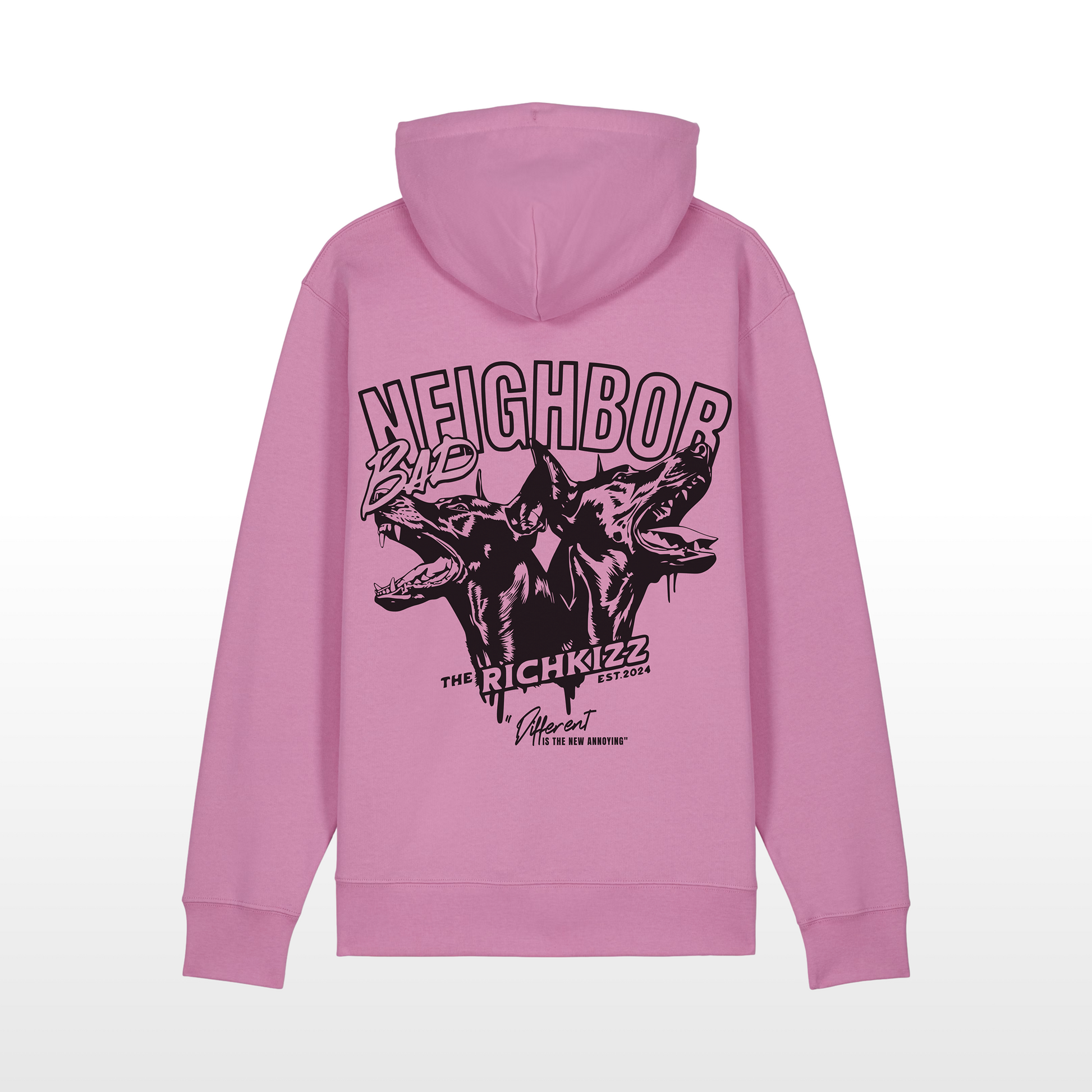 Der Bad Neighbor Hoodie für Girls – locker geschnitten, massiv verarbeitet. Flauschige Bio-Baumwolle, doppelte Kapuze mit Futter, Set-In Ärmel und robuste Metalldetails. Robustes Fischgrätenband im Nacken, verstärkte Nähte und praktische Kängurutasche. Ein Statement-Piece, das hält, was es verspricht.