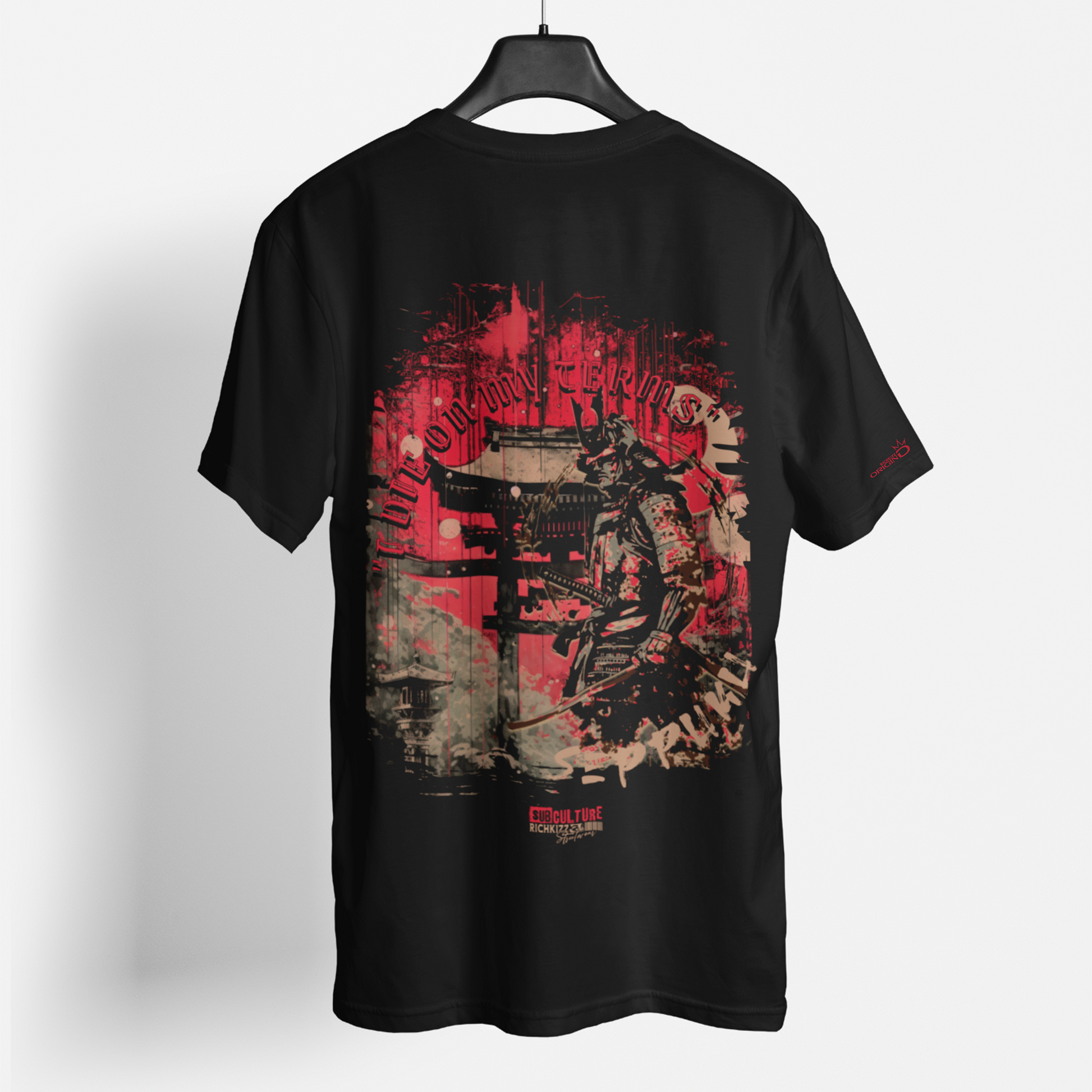 Perfektion in einem T-Shirt! Provokant freches Herren T-Shirt in Relaxed Fit, gefertigt aus 100% hochwertigster&nbsp;Pima-Baumwolle. Mit Front, Ärmel und Backprint "BUSHIDO". Mit diesem hochwertigem Samurai Shirt, bekommst du eine extra Portion Eier aus Stahl. 100% Handmade in Germany, 100% edelste Pima-Baumwolle, 100% akkurate Verarbeitung, perfekte Nähte, knitterfrei und kein zupfen, dieses Shirt fällt wie Seide, langlebiger DTF Print, fette 260GSM, Farbe Schwarz