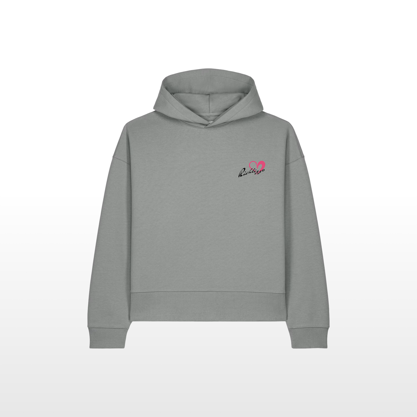 Der Bad Bunny Oversized Hoodie für Girls – locker geschnitten, massiv verarbeitet. Flauschige Bio-Baumwolle, doppelte Kapuze mit Futter, Set-In Ärmel und clean ohne Kordeln und Tasche gefertigt. Robustes Fischgrätenband im Nacken, verstärkte Nähte. Ein Statement-Piece, das hält, was es verspricht.

Handarbeit aus Deutschland&nbsp;- ein echtes Unikat
OriginG Premium&nbsp;Produkt
Oversized geschnitten - extra komfortabel
Clean - Ohne Kordeln und ohne Bauchtasche
Limitiert auf 20 Stück am Tag
Farbe Beton Grau
