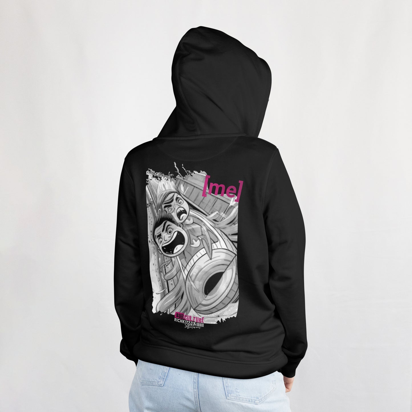 Stylischer schwarzer Kapuzenpullover für Girls in normaler Passform. Gefertigt aus hochwertiger Bio-Baumwolle und veredelt mit dem fetzigen "I´m fine - that´s [ME] Print. 85% gekämmte ringgesponnene Bio-Baumwolle, 15% Polyester, 280 GSM, eingesetzte Ärmel,Kapuze mit Jerseyfutter