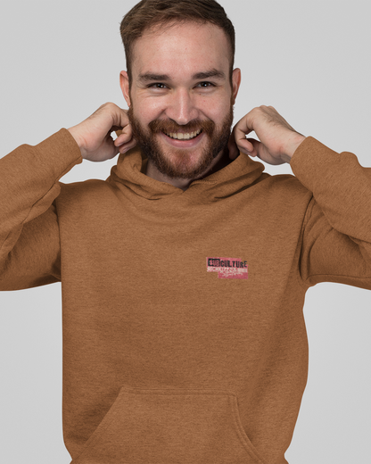 Dieser Retro-Kapuzenpullover im klassischen Design mit Bauchtasche, setzt mit seinem provokanten, doppeldeutigen Print ein mutiges Statement zu den Krisen unserer Zeit und verbindet dabei kompromisslos Retro-Styles mit der heutigen Realität. Einfacher College-Hoodie fühlt sich an wie aus den 60er Jahren, perfekt abgestimmt für dieses Design. 80% Baumwolle / 20% Polyester, 280 GSM, flache Kordeln, gerippte Manschetten und Saum, Pin Up Streetwear Motiv