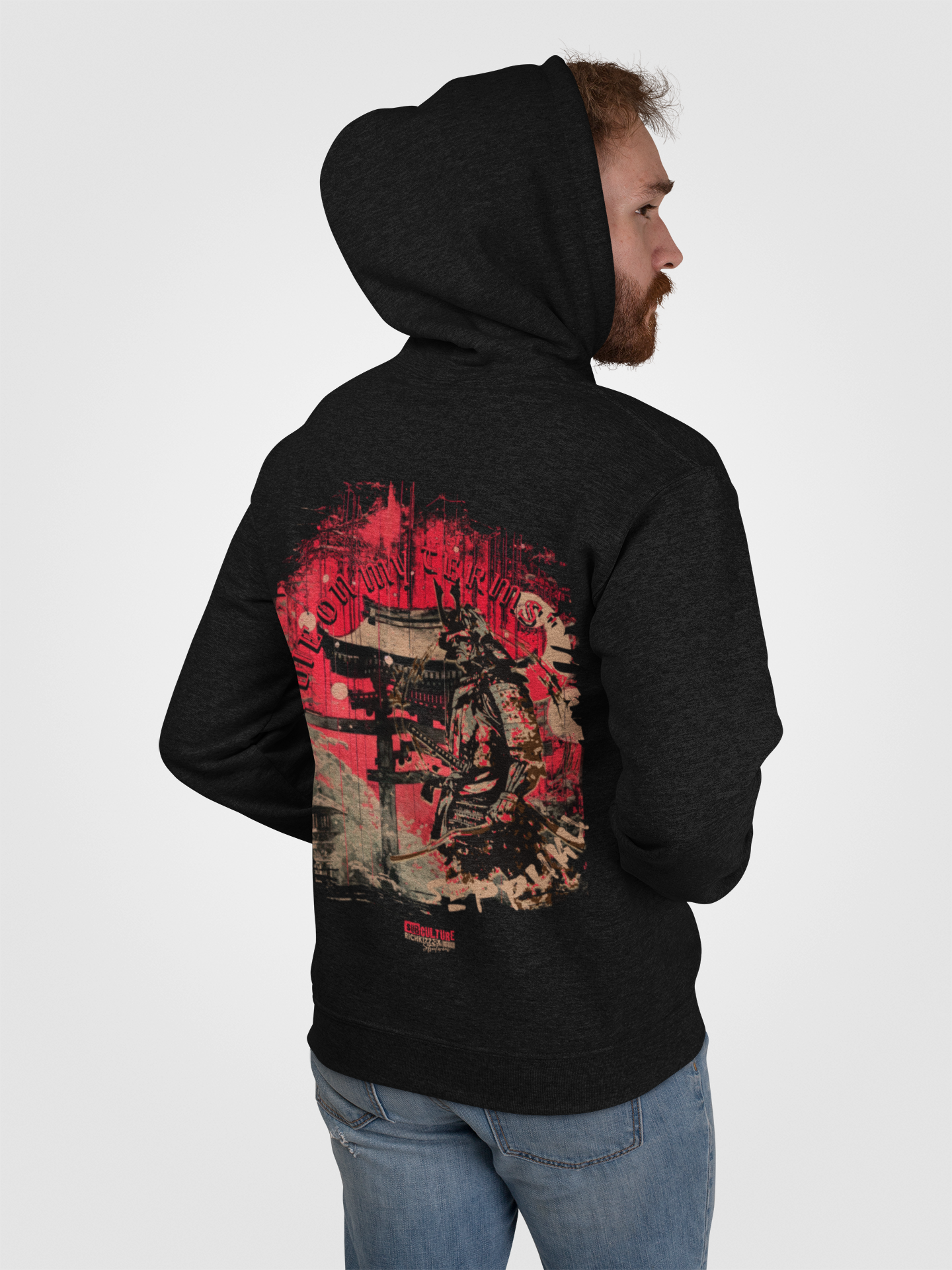 Kapuzenpullover für Männer mit richtig dicken Balls. Hochwertig und nachhaltig hergestellter Hoodie mit Bauchtasche in normaler Passform. Front und Backprint Bushido Samurai. Farbe Schwarz, Print Samurai