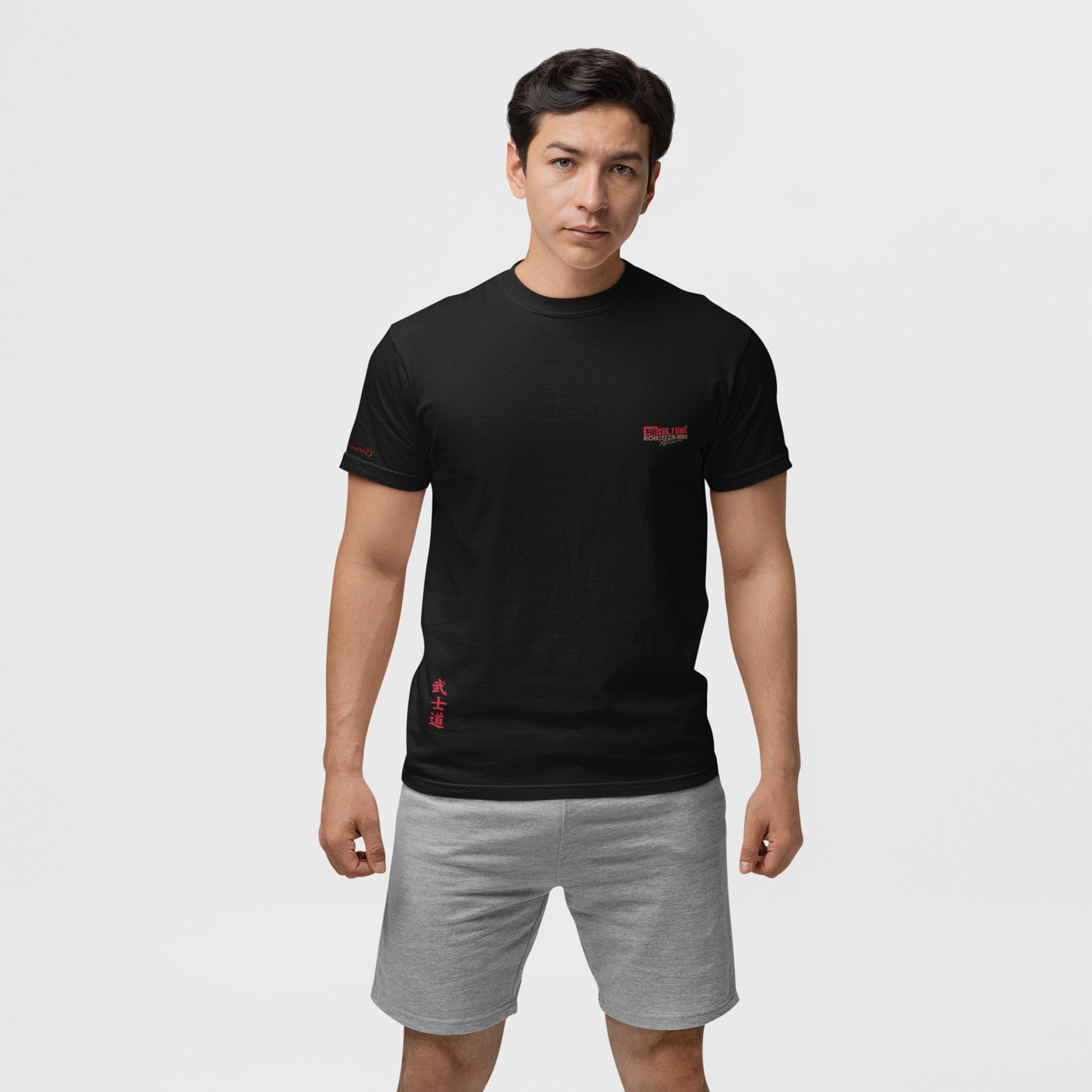 Perfektion in einem T-Shirt! Provokant freches Herren T-Shirt in Relaxed Fit, gefertigt aus 100% hochwertigster&nbsp;Pima-Baumwolle. Mit Front, Ärmel und Backprint "BUSHIDO". Mit diesem hochwertigem Samurai Shirt, bekommst du eine extra Portion Eier aus Stahl. 100% Handmade in Germany, 100% edelste Pima-Baumwolle, 100% akkurate Verarbeitung, perfekte Nähte, knitterfrei und kein zupfen, dieses Shirt fällt wie Seide, langlebiger DTF Print, fette 260GSM, Farbe Schwarz