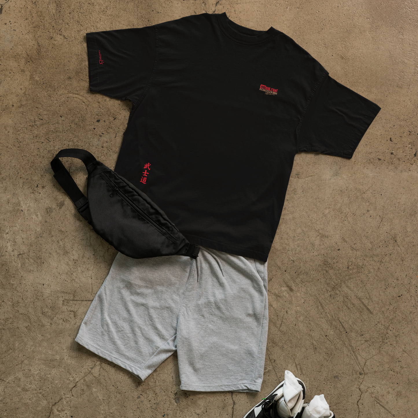 Perfektion in einem T-Shirt! Provokant freches Herren T-Shirt in Relaxed Fit, gefertigt aus 100% hochwertigster&nbsp;Pima-Baumwolle. Mit Front, Ärmel und Backprint "BUSHIDO". Mit diesem hochwertigem Samurai Shirt, bekommst du eine extra Portion Eier aus Stahl. 100% Handmade in Germany, 100% edelste Pima-Baumwolle, 100% akkurate Verarbeitung, perfekte Nähte, knitterfrei und kein zupfen, dieses Shirt fällt wie Seide, langlebiger DTF Print, fette 260GSM, Farbe Schwarz