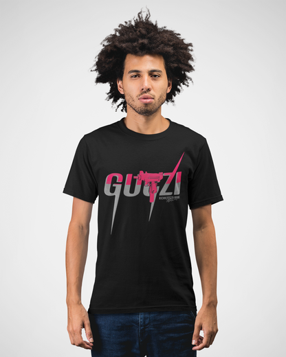 Unser GUZI Organic Shirt ist dein Statement-Piece aus 100% Bio-Baumwolle – nachhaltig, komfortabel und mit einem frechen Satire-Print, der garantiert Aufmerksamkeit erregt. Die klassische Passform sitzt perfekt und lässt dich in Stil abheben, ohne dabei die Umwelt zu belasten. Provokation mit gutem Gewissen! Farbe Schwarz