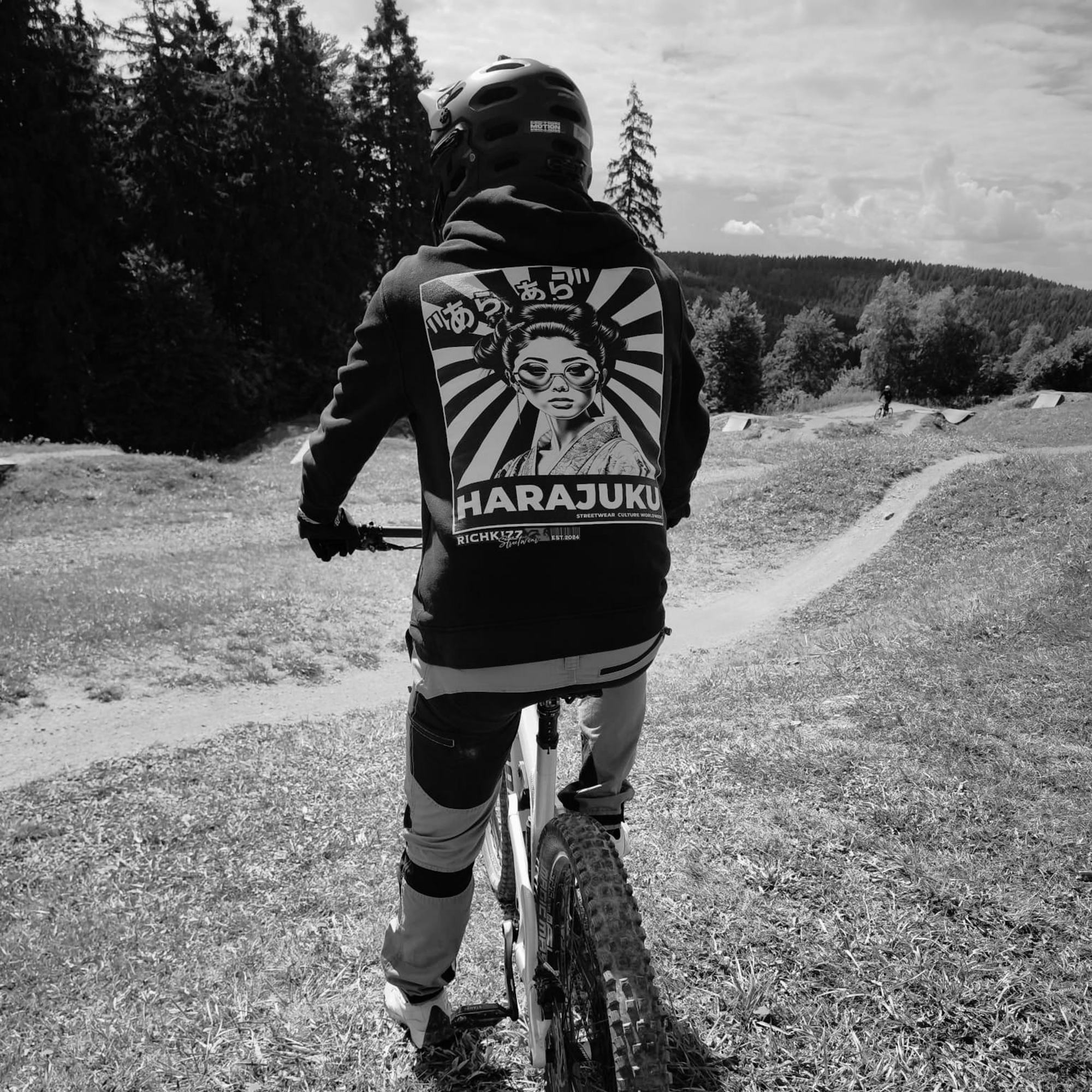 Kundenfoto_Patrick_mit Harajuku Hoodie