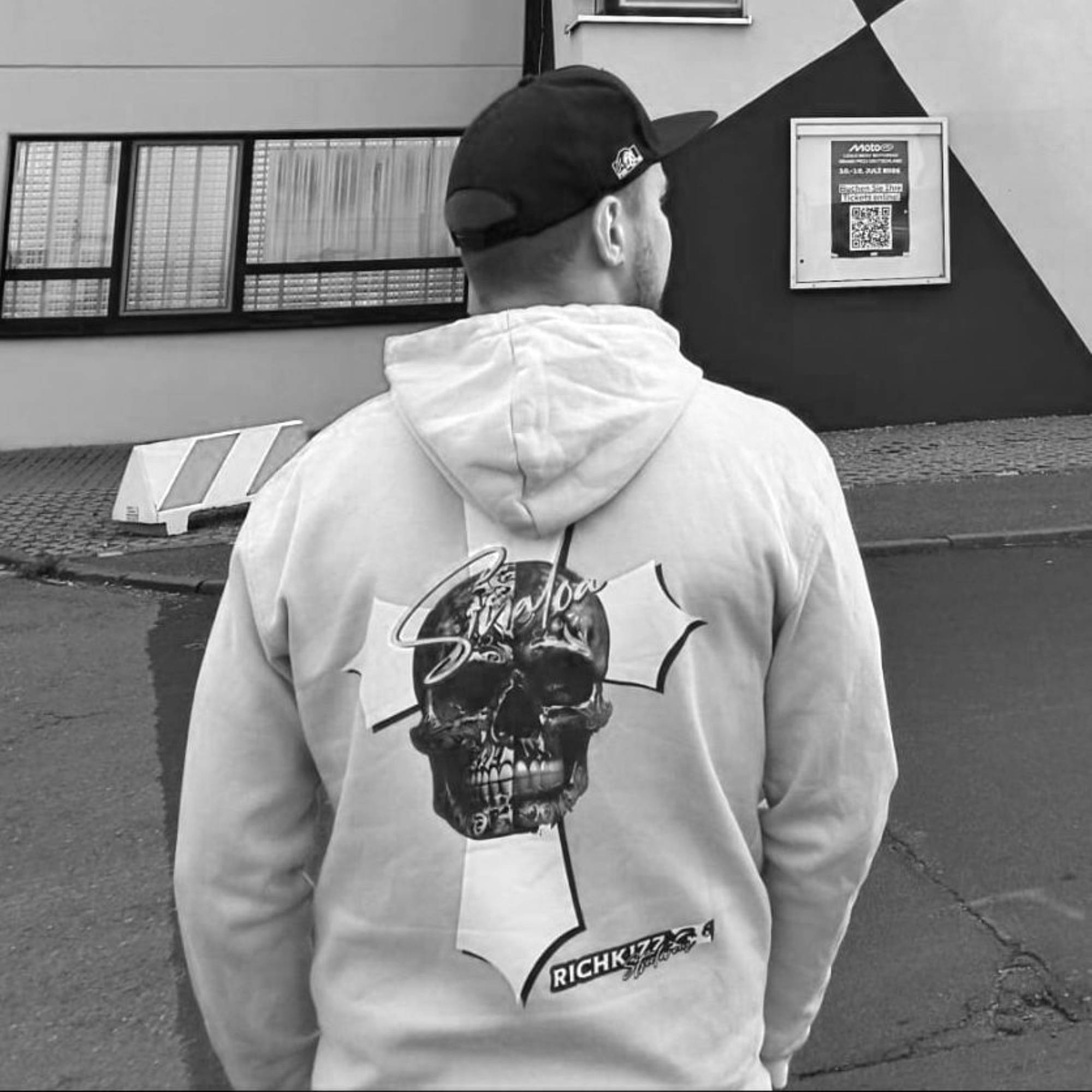 Kundenfoto_mit_unserem_Sinaloa_Hoodie