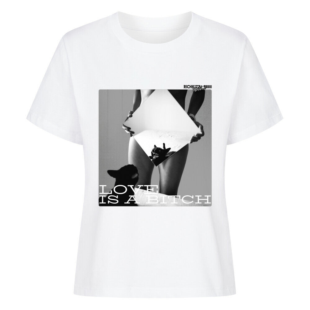 Singlejersey für Girls in normaler Passform. Das Shirt aus hochwertiger Bio-Baumwolle ist nachhaltig produziert und provoziert mit seinem frechen Print. 100% gekämmte ringgesponnene Bio, Baumwolle, 180 GSM, eingesetzte Ärmel, 1x1 Rippstrick am Halsausschnitt, Enge Doppelnaht-Steppnaht an Ärmelbund und unterem Saum, Farbe weiss