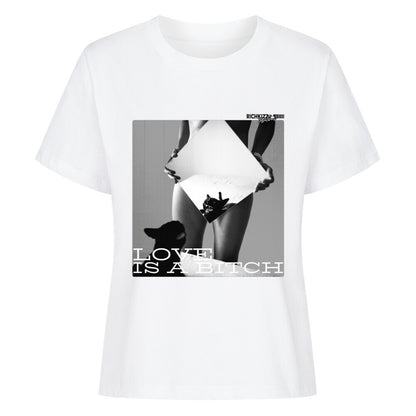 Singlejersey für Girls in normaler Passform. Das Shirt aus hochwertiger Bio-Baumwolle ist nachhaltig produziert und provoziert mit seinem frechen Print. 100% gekämmte ringgesponnene Bio, Baumwolle, 180 GSM, eingesetzte Ärmel, 1x1 Rippstrick am Halsausschnitt, Enge Doppelnaht-Steppnaht an Ärmelbund und unterem Saum, Farbe weiss