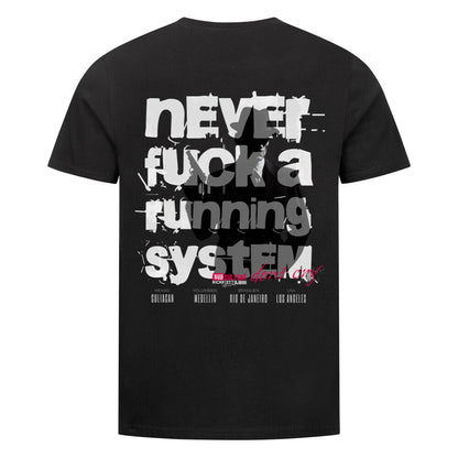 Herren Premium-T-Shirt in normaler Passform, das mit seinem hohen Qualitätsstandard überzeugt. Mit dem OG Back-Print, hast du das perfekte Piece, um dir lästige Rivalen vom Leib zu halten, 100% Bio-Baumwolle, 150 GSM, Farbe schwarz, never fck a running system Motiv auf dem Rücken, OG Print auf der Vorderseite, orginal Richkizz Streetwear shirt