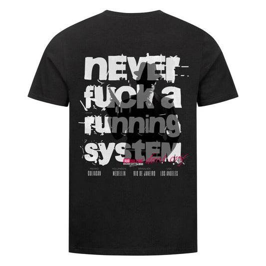 Herren Premium-T-Shirt in normaler Passform, das mit seinem hohen Qualitätsstandard überzeugt. Mit dem OG Back-Print, hast du das perfekte Piece, um dir lästige Rivalen vom Leib zu halten, 100% Bio-Baumwolle, 150 GSM, Farbe schwarz, never fck a running system Motiv auf dem Rücken, OG Print auf der Vorderseite, orginal Richkizz Streetwear shirt
