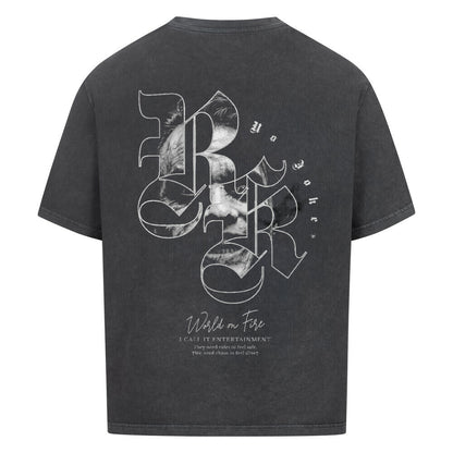 Stylisches Shirt im Oversized Schnitt. Mit diesem provokant frechen Print, kommst du garantiert nicht seriös um die Ecke. Das NO JOKE Shirt in der Farbe Washed-Black ist aus 100% Baumwolle 240GSM gefertigt und trägt sich boxy lässig.