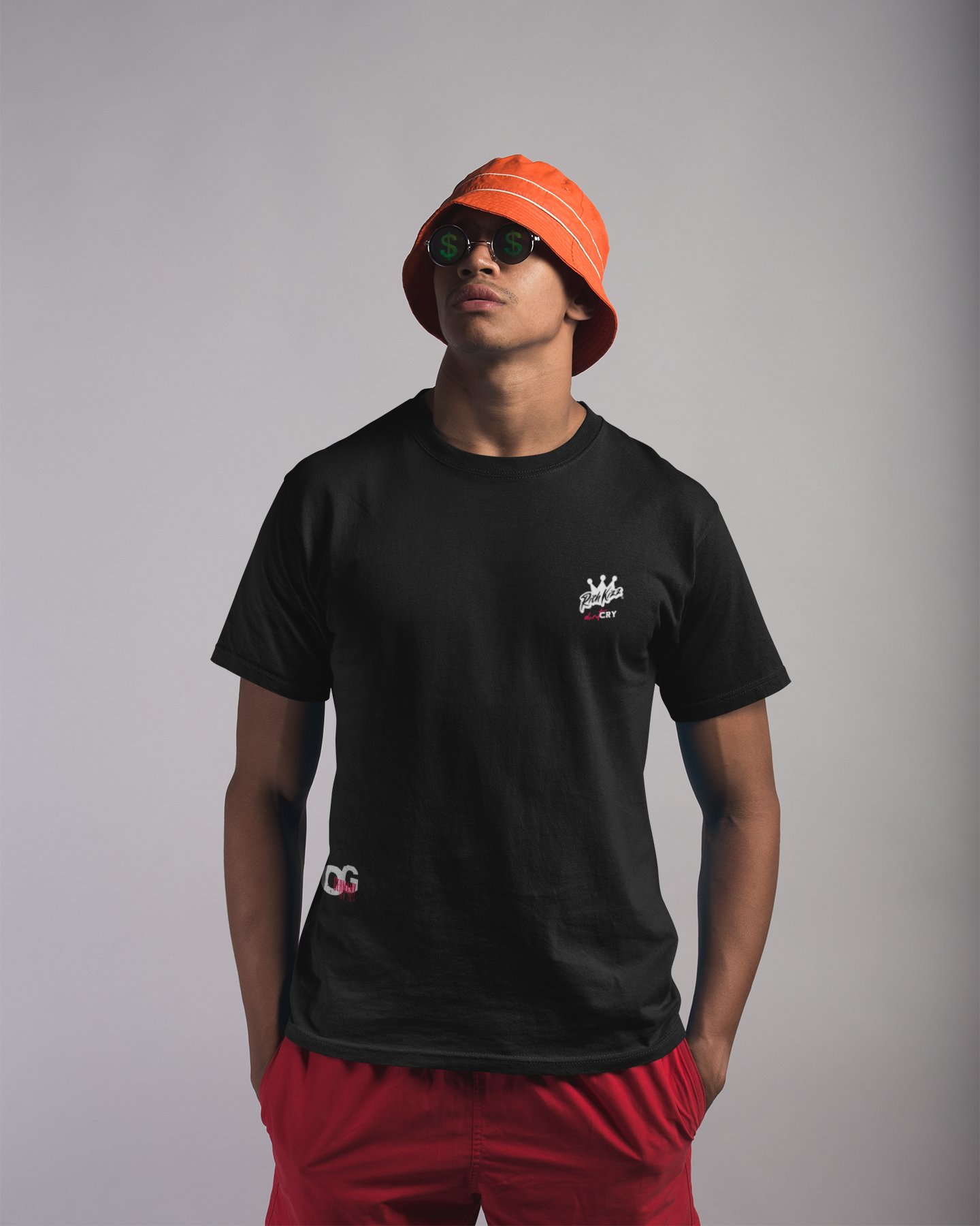 Herren Premium-T-Shirt in normaler Passform, das mit seinem hohen Qualitätsstandard überzeugt. Mit dem OG Back-Print, hast du das perfekte Piece, um dir lästige Rivalen vom Leib zu halten, 100% Bio-Baumwolle, 150 GSM, Farbe schwarz, never fck a running system Motiv auf dem Rücken, OG Print auf der Vorderseite, orginal Richkizz Streetwear shirt
