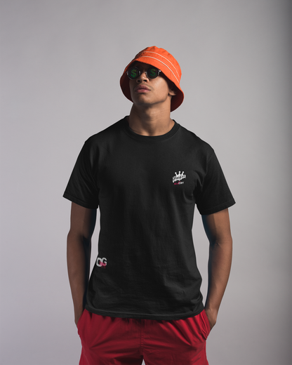 Herren Premium-T-Shirt in normaler Passform, das mit seinem hohen Qualitätsstandard überzeugt. Mit dem OG Back-Print, hast du das perfekte Piece, um dir lästige Rivalen vom Leib zu halten, 100% Bio-Baumwolle, 150 GSM, Farbe schwarz, never fck a running system Motiv auf dem Rücken, OG Print auf der Vorderseite, orginal Richkizz Streetwear shirt