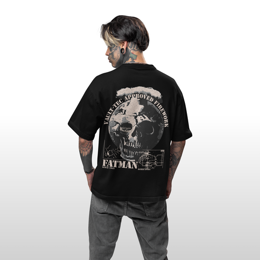 Produktvideo Unboxing Apokalyptisches Premium Herren Shirt im Oversized Schnitt, Fatman Motiv Streetwear Shirt Herren, gefertigt zu 100% in Deutschland, aus edelster Pima-Baumwolle