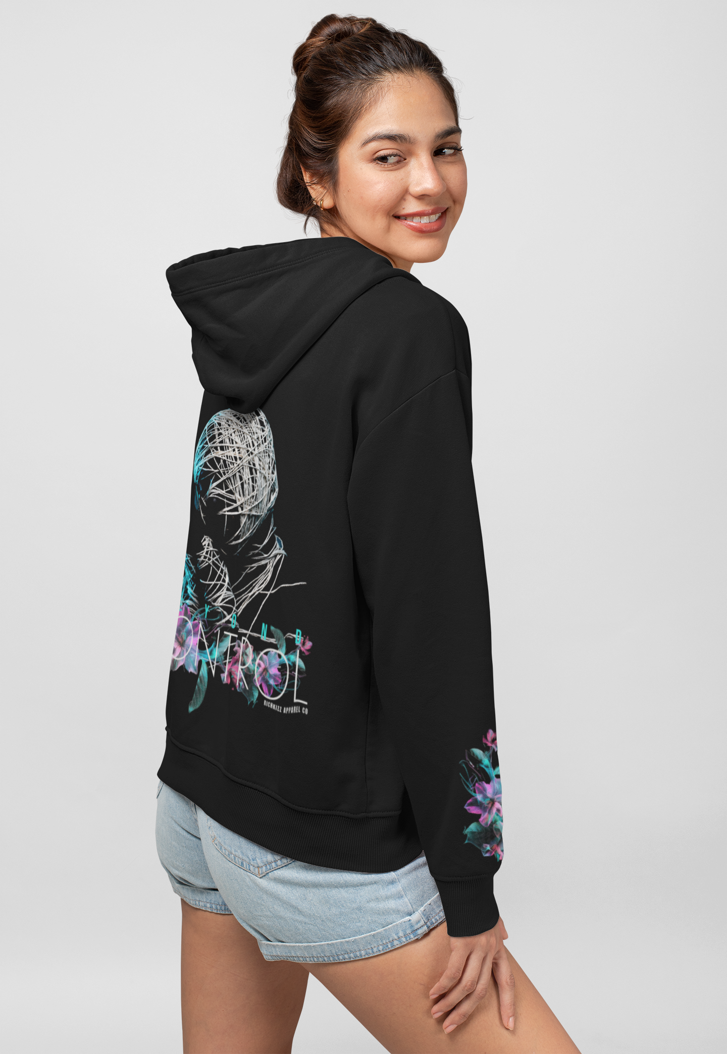 Das OriginG Girls Hoodie SINNERS ist dein Statement-Piece für alle, die es wagen, anders zu sein. Mit seinem frechen Design und dem entspannten Schnitt setzt du ein klares Zeichen – feminin, mutig und unkonventionell. Perfekt für jeden, der seinen Style nicht an Regeln anpasst, sondern seine eigenen schreibt. Ein Hoodie, der genauso provokant ist wie du. Ein echter Streetwear Kapuzenpullover,

100% ringgesponnene Bio-Baumwolle
280 GSM
leichter Hoodie
gut kombinierbar mit Westen und Jacken
Farbe Schwarz