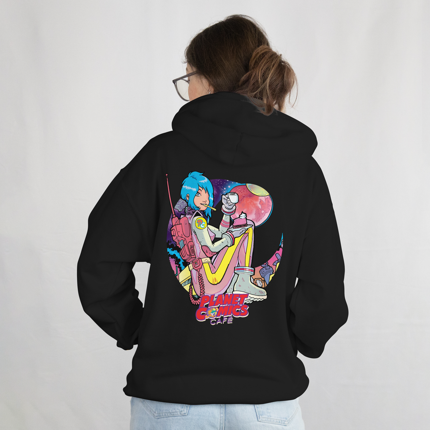 Planet Comics Custom Hoodie – Dein Design, deine Regeln

Dieser Hoodie wird individuell nach deinen Wünschen gefertigt. Gemeinsam stimmen wir vorab Farben, Style und Details bequem per WhatsApp ab, bis dein Design perfekt ist.

Nach deiner finalen Freigabe erhältst du einen persönlichen Bestell-Link, über den du jederzeit und unbegrenzt nachbestellen kannst.

Die Preise richten sich nach unserem Angebot an euch. Dieses Merch-Produkt ist nur für unseren Kunden