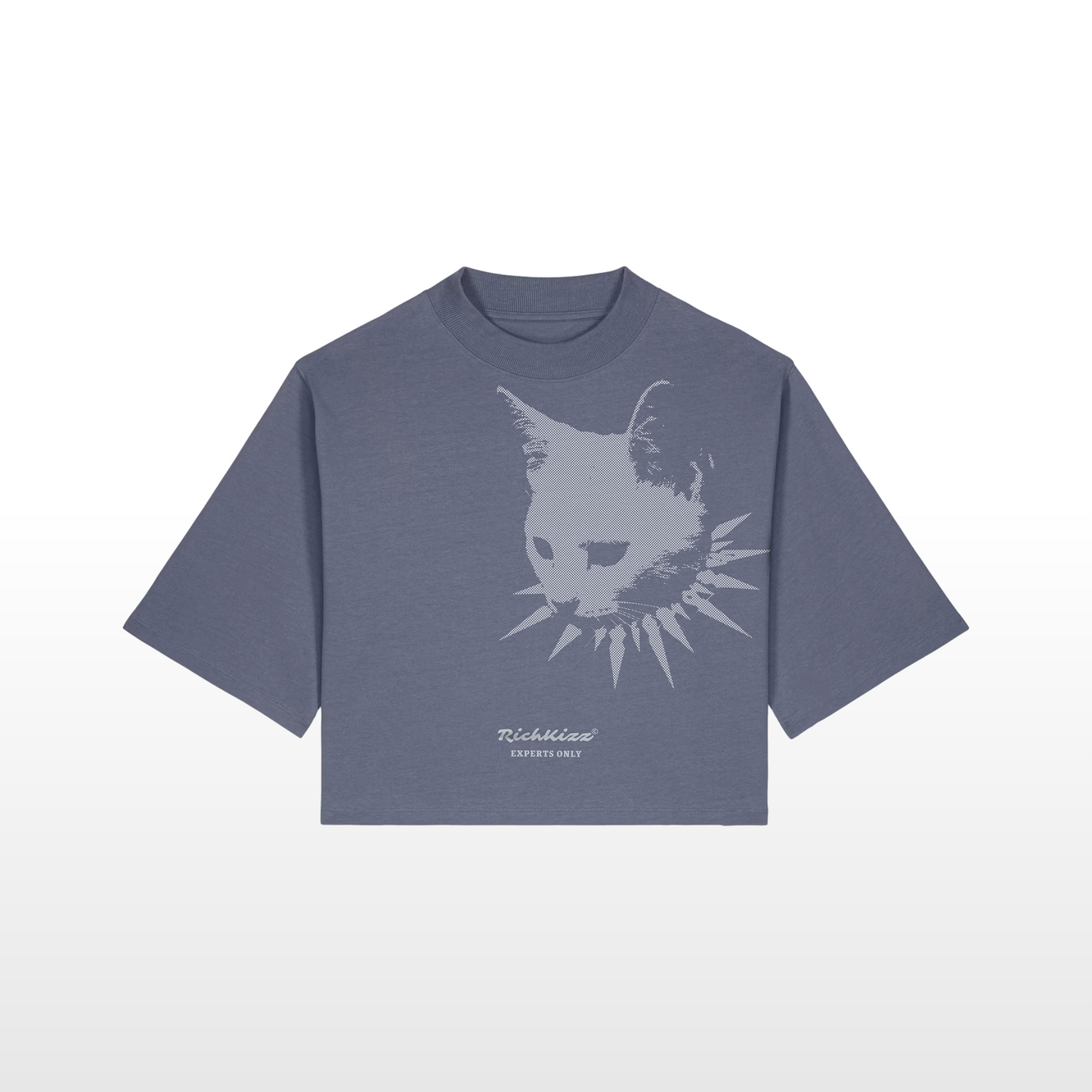 Provokante Kitty – Damen Crop Shirt aus Bio-Baumwolle
Kurzes Damen Crop T-Shirt aus hochwertigem 200 GSM Singlejersey mit markantem Kitty-Print im Underground-Style.
Das Design verbindet süß und gefährlich  provokante Premium Streetwear für selbstbewusste Frauen.
Cropped Silhouette mit Relaxed Fit, 1x1-Rippkragen und eingesetzten Ärmeln.
Vorgewaschen, langlebig verarbeitet und in Handarbeit veredelt.
Premium Damen Streetwear aus Deutschland.
Produktdetails
RichKizz OriginG Premium
200 GSM Singlejersey
