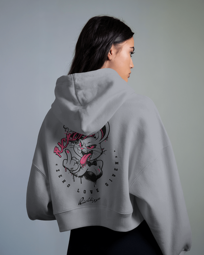 Der Bad Bunny Oversized Hoodie für Girls – locker geschnitten, massiv verarbeitet. Flauschige Bio-Baumwolle, doppelte Kapuze mit Futter, Set-In Ärmel und clean ohne Kordeln und Tasche gefertigt. Robustes Fischgrätenband im Nacken, verstärkte Nähte. Ein Statement-Piece, das hält, was es verspricht.

Handarbeit aus Deutschland&nbsp;- ein echtes Unikat
OriginG Premium&nbsp;Produkt
Oversized geschnitten - extra komfortabel
Clean - Ohne Kordeln und ohne Bauchtasche
Limitiert auf 20 Stück am Tag
Farbe Beton Grau