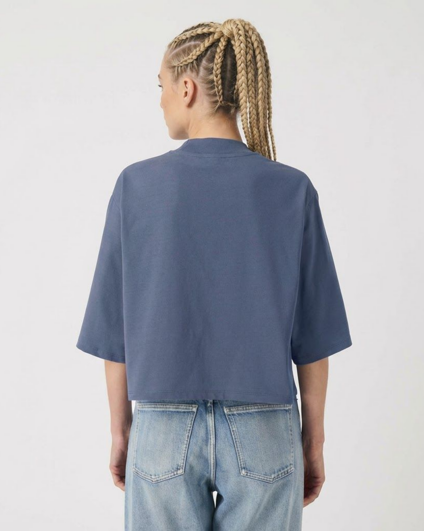 Provokante Kitty – Damen Crop Shirt aus Bio-Baumwolle
Kurzes Damen Crop T-Shirt aus hochwertigem 200 GSM Singlejersey mit markantem Kitty-Print im Underground-Style.
Das Design verbindet süß und gefährlich  provokante Premium Streetwear für selbstbewusste Frauen.
Cropped Silhouette mit Relaxed Fit, 1x1-Rippkragen und eingesetzten Ärmeln.
Vorgewaschen, langlebig verarbeitet und in Handarbeit veredelt.
Premium Damen Streetwear aus Deutschland.
Produktdetails
RichKizz OriginG Premium
200 GSM Singlejersey