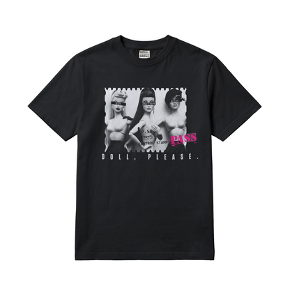 Schwarzes Herren T-Shirt mit provokantem „Dolls Fun“-Print im typischen RichKizz Underground-Style. Gefertigt aus hochwertiger Bio-Baumwolle, Teil der handgefertigten OriginG Kollektion. 180 GSM Stoff – perfekt für Sommerfits oder als Layer unter Jacken. Normale Passform mit cleanem Streetwear-Look.