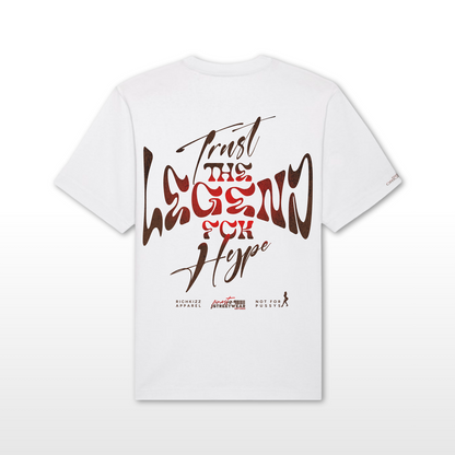 Perfektion in einem T-Shirt! Provokant freches Herren T-Shirt in Relaxed Fit, gefertigt aus 100% hochwertigster Pima-Baumwolle. Mit Front, Ärmel und Backprint "TRUST NO HYPE"

100% Handmade in Germany
100% edelste Pima-Baumwolle
100% akkurate Verarbeitung, perfekte Nähte
knitterfrei und kein zupfen, dieses Shirt fällt wie Seide
langlebiger DTF Print
fette 260GSM