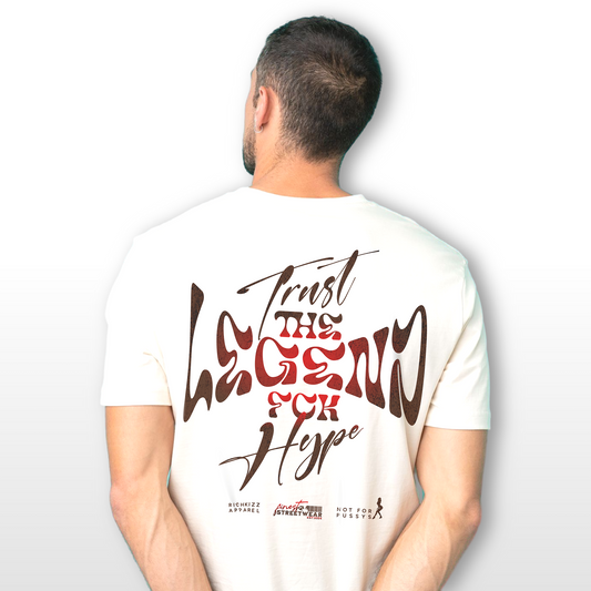 Perfektion in einem T-Shirt!&nbsp;Provokant freches Herren T-Shirt in Relaxed Fit, gefertigt aus 100% hochwertigster&nbsp;Pima-Baumwolle. Mit Front, Ärmel und Backprint "TRUST NO HYPE", 100% Handmade in Germany
100% edelste Pima-Baumwolle, 100% akkurate Verarbeitung, perfekte Nähte, knitterfrei und kein zupfen, dieses Shirt fällt wie Seide, langlebiger DTF Print, fette 260GSM